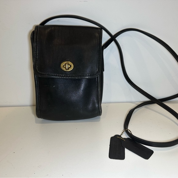 Vintage Coach Black Leather Crossbody Bag – Turnlock Closure - Picture 1 of 5